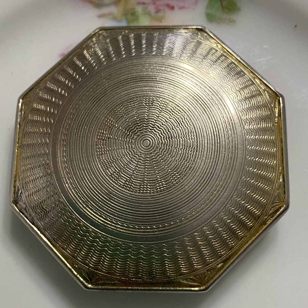 Vintage Compact with Floral Design (Final Price) - Picture 2 of 5
